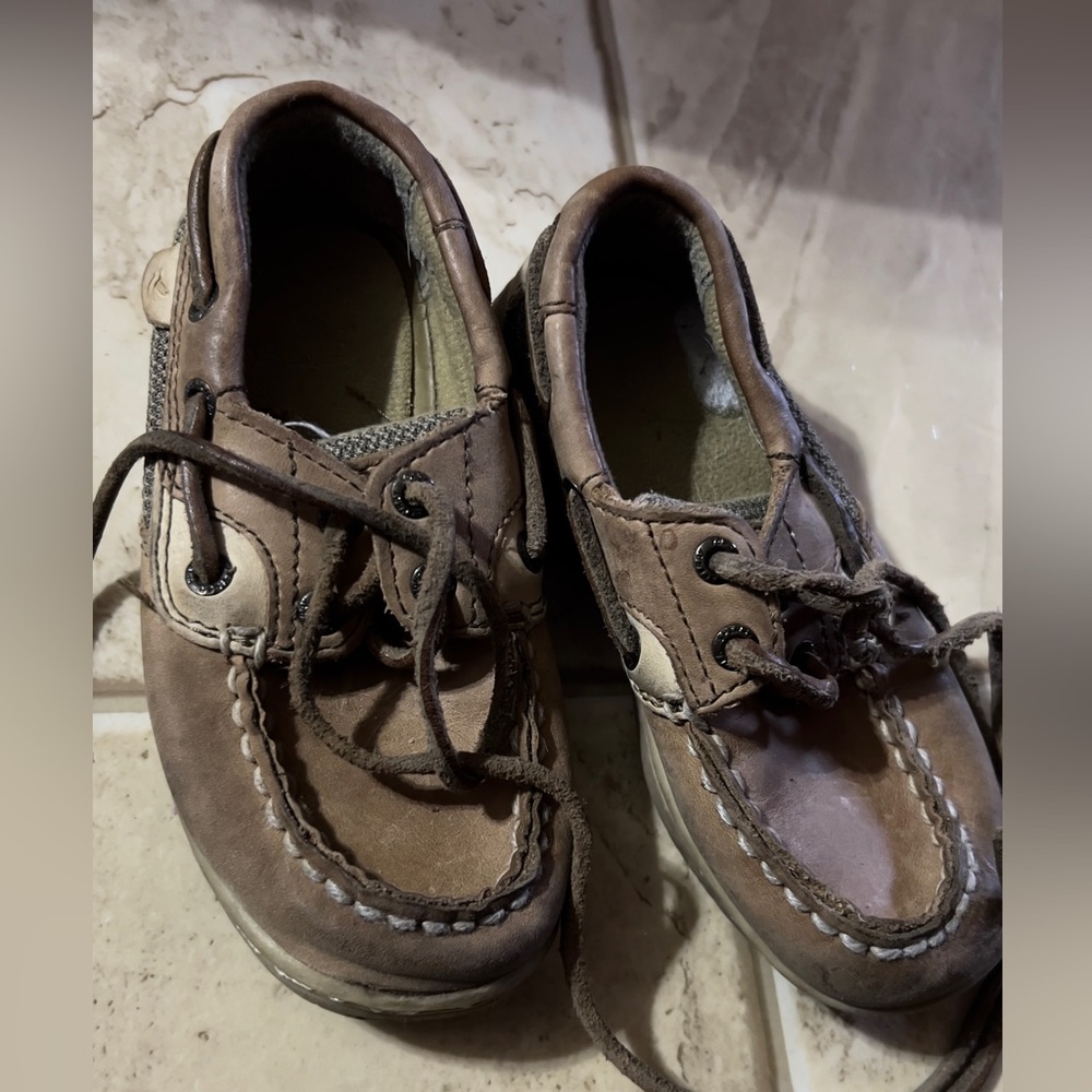 Size 8.5 Sperrys
